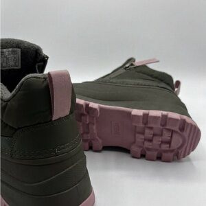 NWT Women's Black Winter Boots size 9